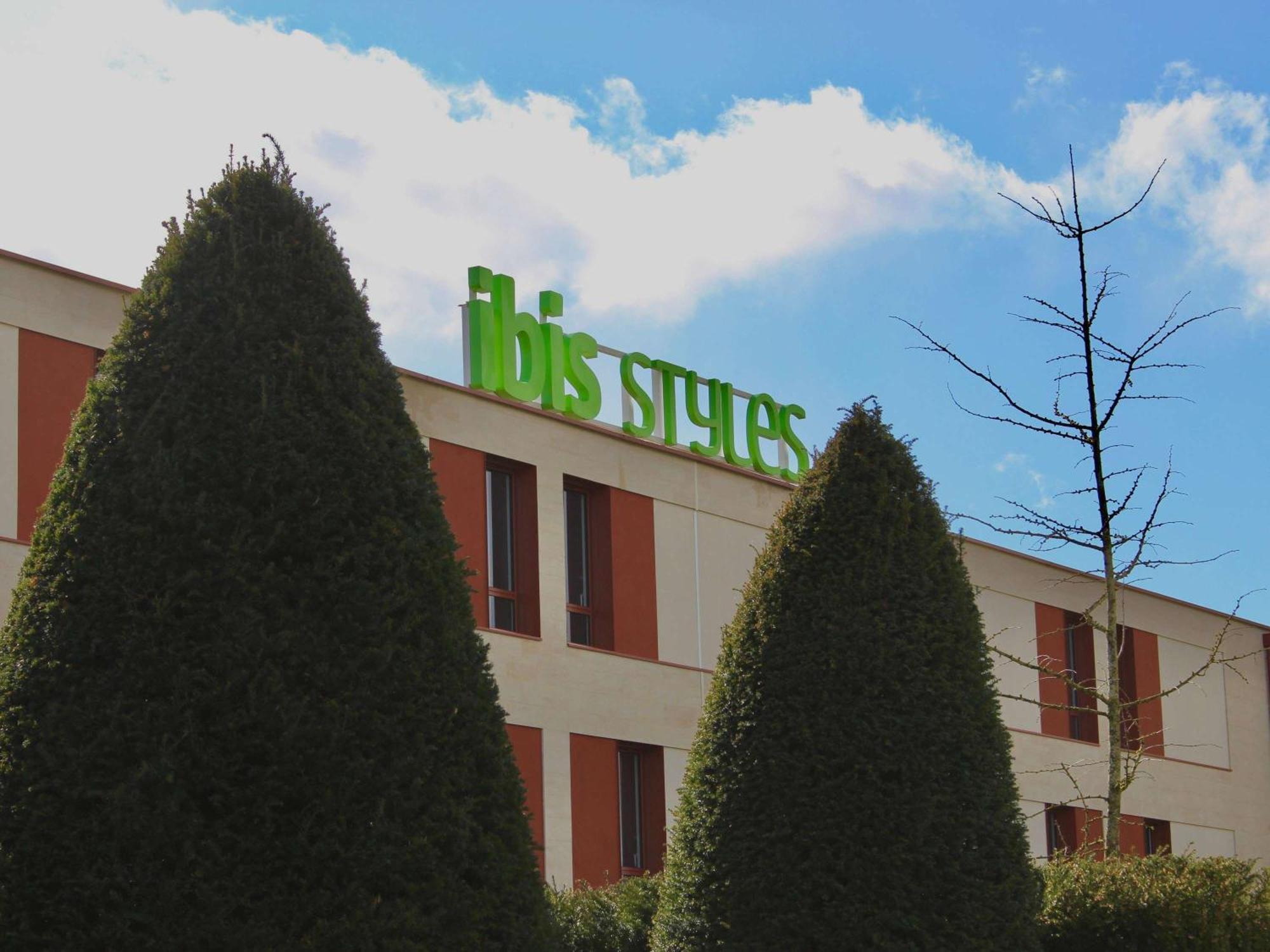 Hotel ibis Styles Dijon Sud Domaine De Beauregard 21600 Longvic Exterior foto